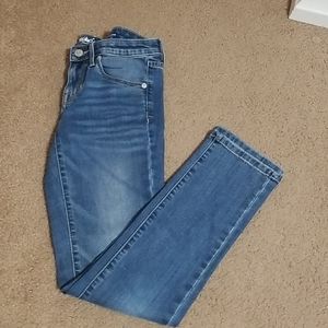 mid-rise super cute skinny jeans